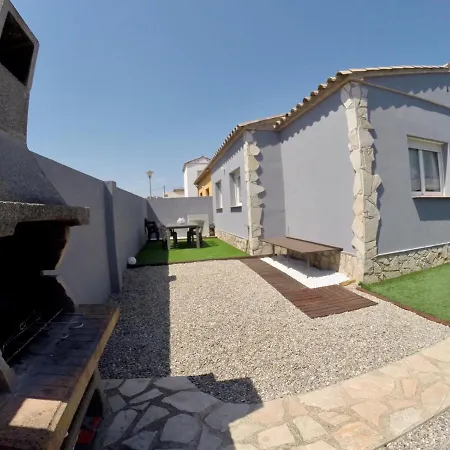 Casa En L Escala Con Piscina Y Wifi Free Дом отдыха