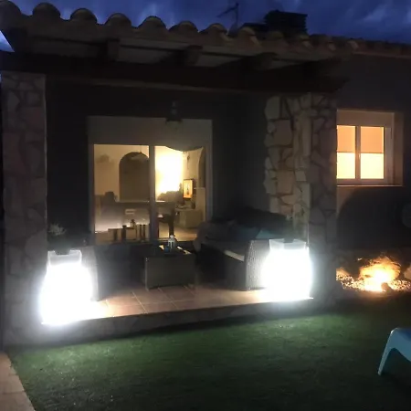Casa En L Escala Con Piscina Y Wifi Free Holiday home *