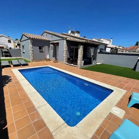 Casa En L Escala Con Piscina Y Wifi Free Дом отдыха Ля Эскала