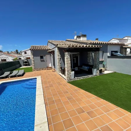 Дом отдыха Casa En L Escala Con Piscina Y Wifi Free
