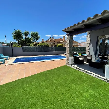 Дом отдыха Casa En L Escala Con Piscina Y Wifi Free *