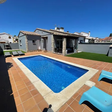 Casa En L Escala Con Piscina Y Wifi Free Дом отдыха