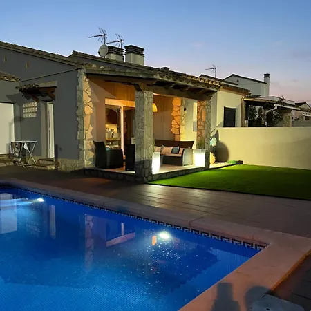 Дом отдыха Casa En L Escala Con Piscina Y Wifi Free *