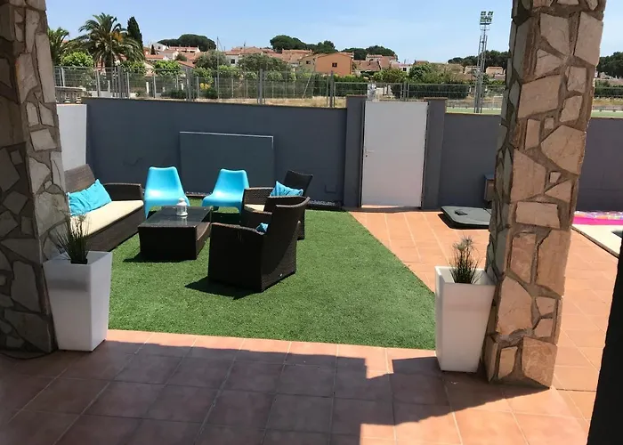 Casa En L Escala Con Piscina Y Wifi Free Дом отдыха Ля Эскала