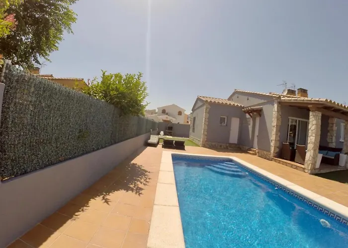 Casa En L Escala Con Piscina Y Wifi Free * Ля Эскала