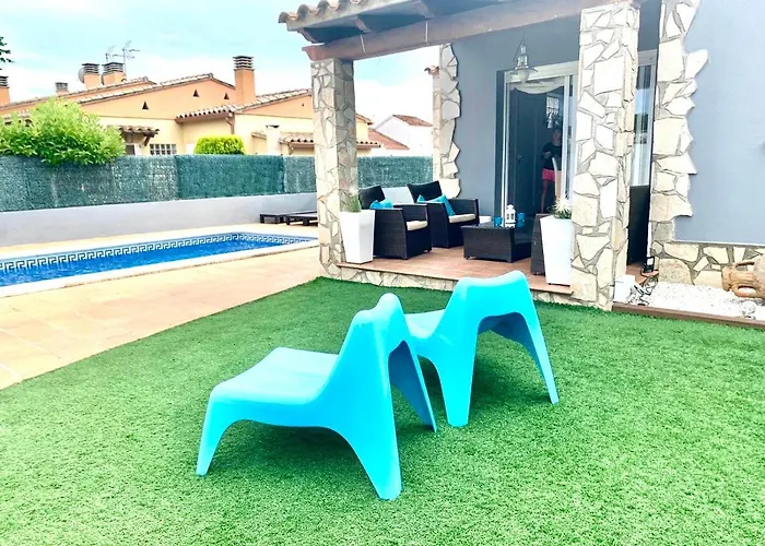 Casa En L Escala Con Piscina Y Wifi Free * Ля Эскала