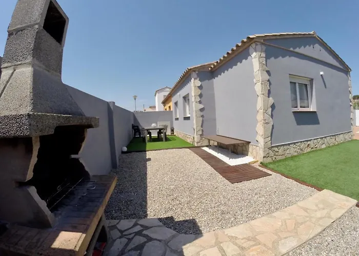 Casa En L Escala Con Piscina Y Wifi Free Дом отдыха
