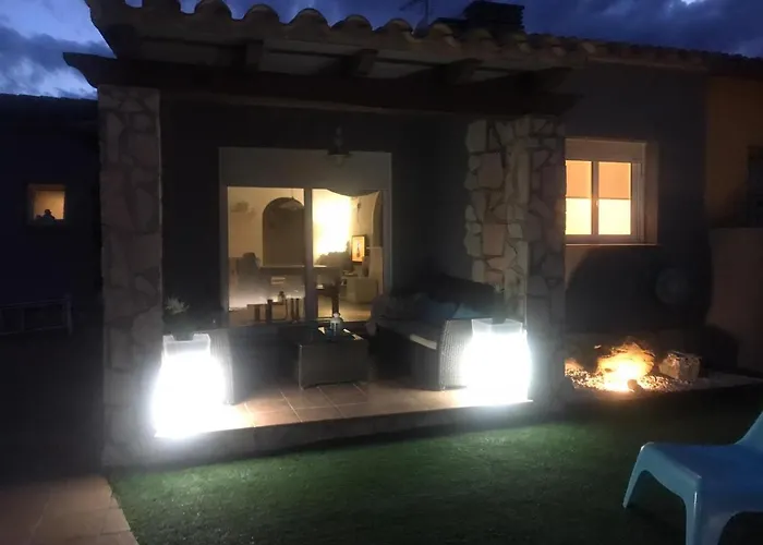 Casa En L Escala Con Piscina Y Wifi Free Дом отдыха *