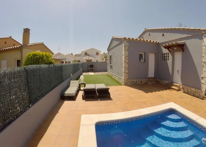 Casa En L Escala Con Piscina Y Wifi Free Дом отдыха