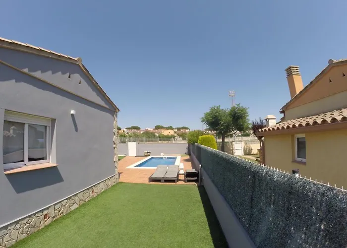 Дом отдыха Casa En L Escala Con Piscina Y Wifi Free *
