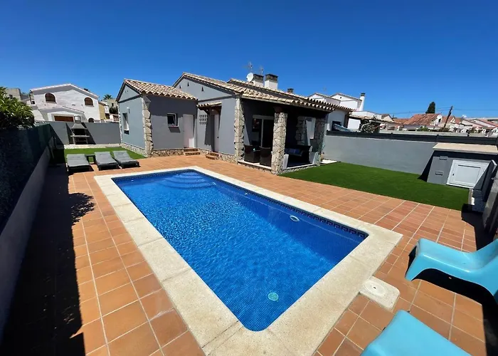 Casa En L Escala Con Piscina Y Wifi Free Дом отдыха Ля Эскала