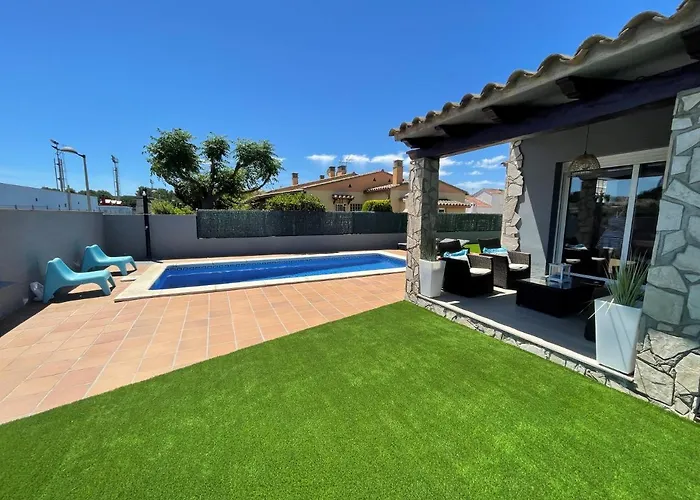 Дом отдыха Casa En L Escala Con Piscina Y Wifi Free *
