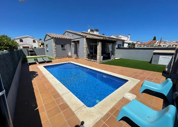 Casa En L Escala Con Piscina Y Wifi Free Дом отдыха