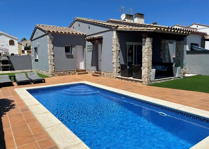 Casa En L Escala Con Piscina Y Wifi Free Ля Эскала