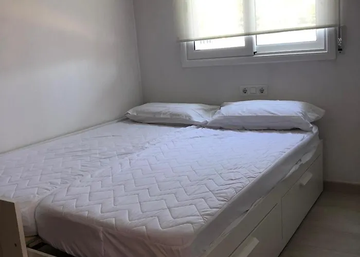 Casa En L Escala Con Piscina Y Wifi Free * Ля Эскала