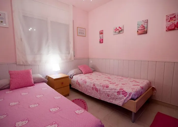 Дом отдыха Casa En L Escala Con Piscina Y Wifi Free *