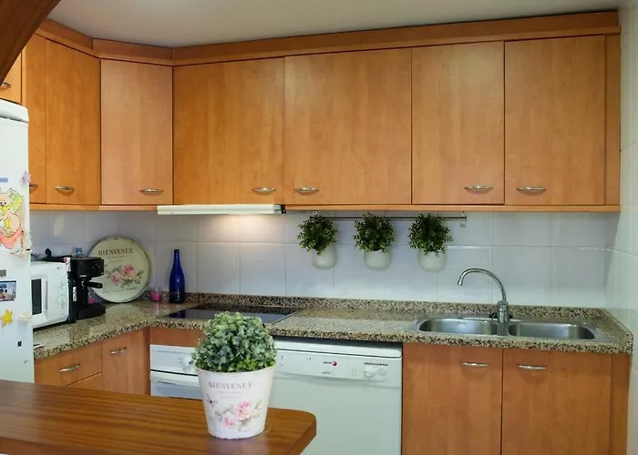 Дом отдыха Casa En L Escala Con Piscina Y Wifi Free *